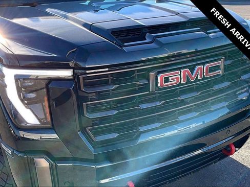 Used 2024 GMC Sierra 2500 AT4X image 33