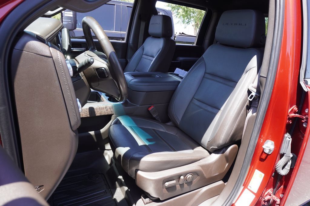 Used 2022 GMC Sierra 3500 Denali AWD/4WD image 16