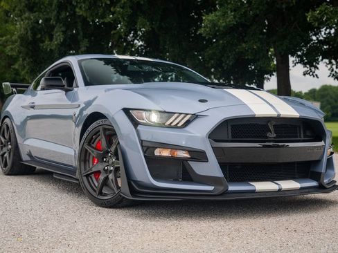 Used 2022 Ford Mustang Shelby GT500 w/ Carbon Fiber Track Pack RWD image 12
