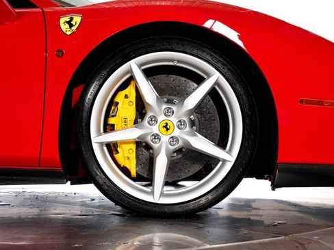 Certified 2018 Ferrari 488 GTB RWD image 21