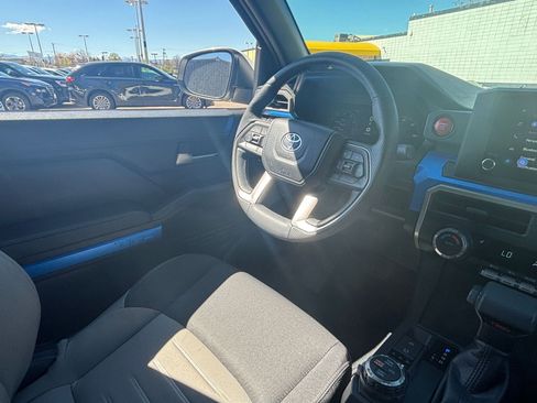 Used 2025 Toyota Tacoma TRD Off-Road image 31