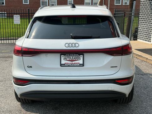 Used 2025 Audi Q6 e-tron Premium w/ 20" Wheel Package AWD/4WD image 5