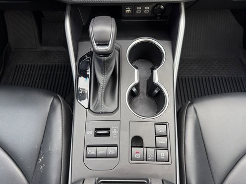 Certified 2023 Toyota Highlander XLE image 24