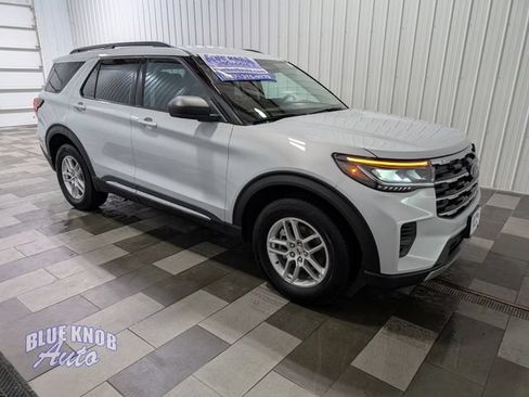 Used 2025 Ford Explorer Active AWD/4WD image 5