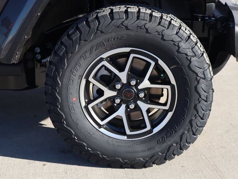 New 2026 Jeep Wrangler Unlimited Rubicon image 17