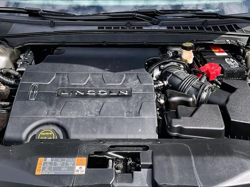 Used 2017 Lincoln Continental Premiere image 32