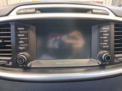 Used 2017 Kia Sorento LX w/ LX Convenience Package image 23