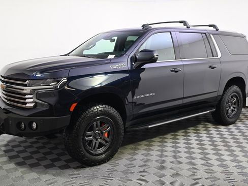 Used 2023 Chevrolet Suburban High Country image 2