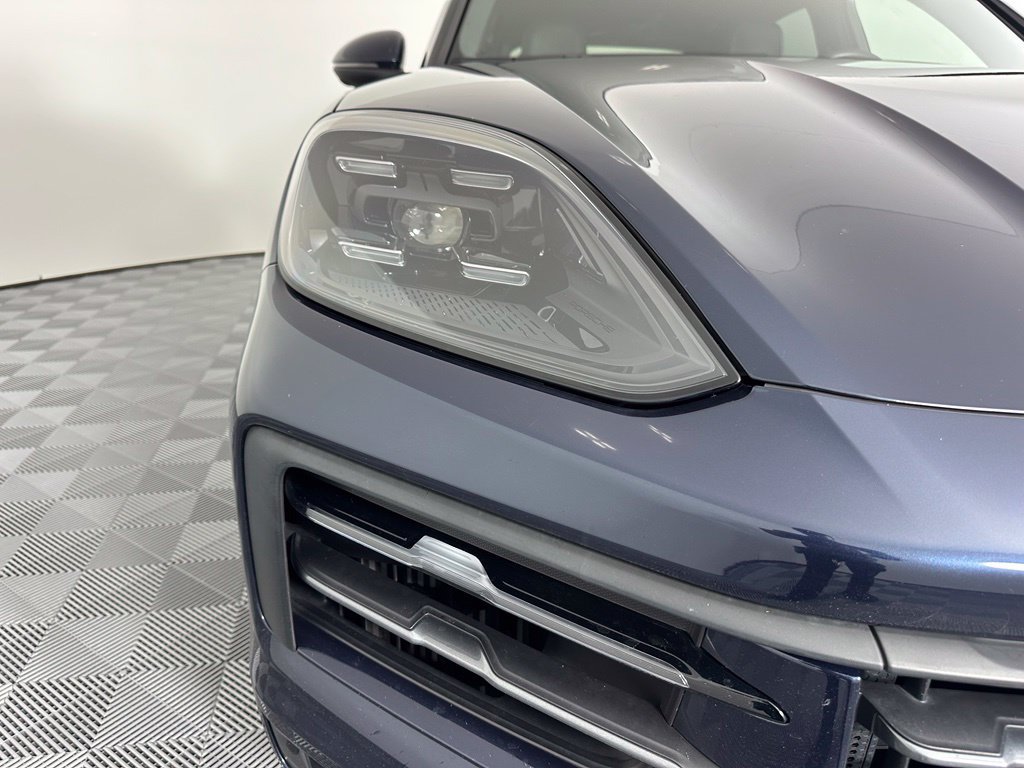 Certified 2024 Porsche Cayenne w/ Premium Package Plus (PFM) AWD/4WD image 9