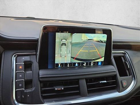 Used 2024 Chevrolet Suburban Z71 w/ Luxury Package image 17