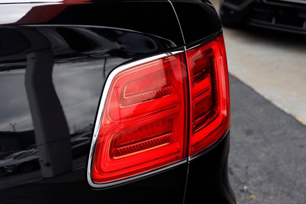 Used 2019 Bentley Bentayga AWD/4WD image 15