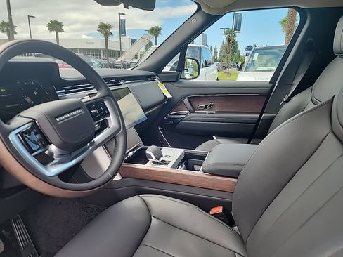 New 2026 Land Rover Range Rover Long Wheelbase SE AWD/4WD image 13