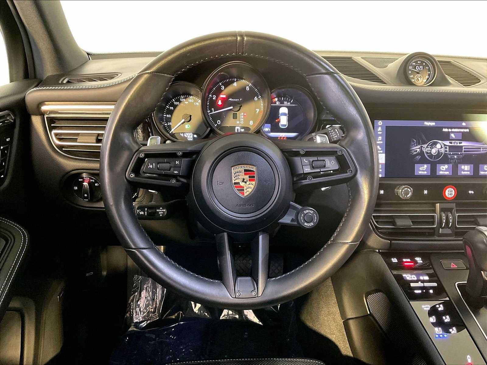 Certified 2025 Porsche Macan Turbo w/ Premium Package Plus AWD/4WD image 15