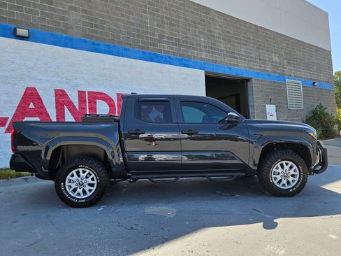 Used 2025 Toyota Tacoma SR AWD/4WD image 8