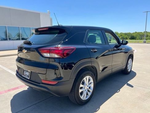 Used 2021 Chevrolet TrailBlazer LS FWD image 4