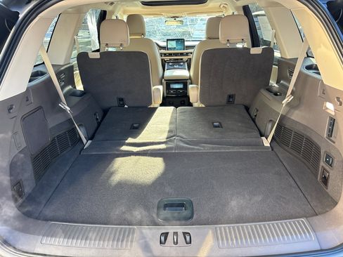 Certified 2023 Lincoln Aviator Reserve w/ Equipment Group 201A image 9