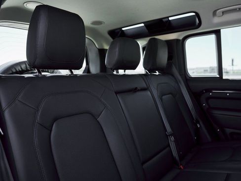 Used 2024 Land Rover Defender 110 SE image 55