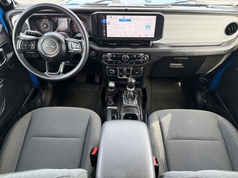 Used 2025 Jeep Wrangler Unlimited Sport AWD/4WD image 2