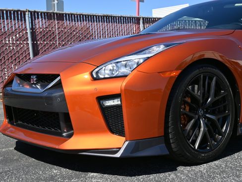 Used 2017 Nissan GT-R Premium AWD/4WD image 3