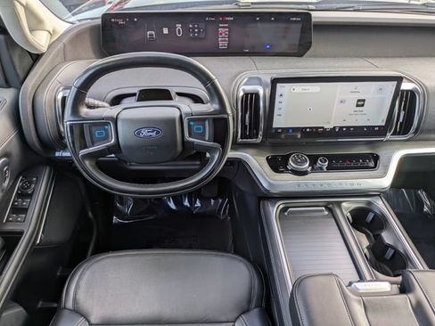 Used 2025 Ford Expedition Max Platinum AWD/4WD image 16