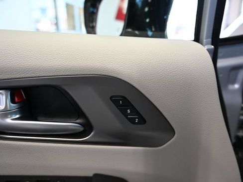 Used 2024 Chrysler Pacifica Touring-L FWD image 29