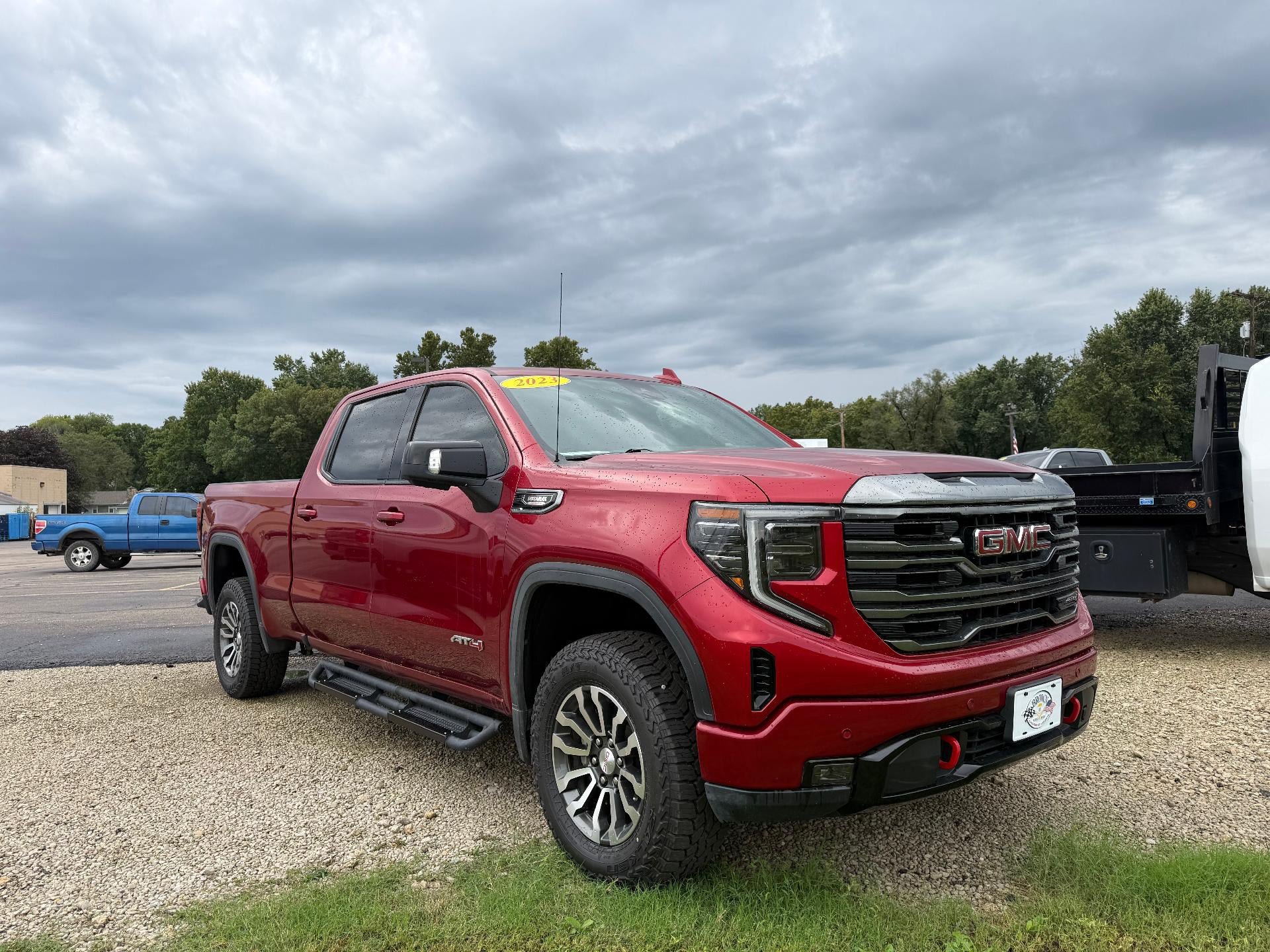 Used 2023 GMC Sierra 1500 AT4 w/ Technology Package AWD/4WD image 1