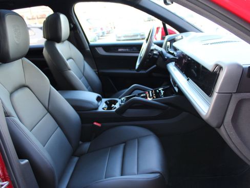 Certified 2024 Porsche Cayenne image 26