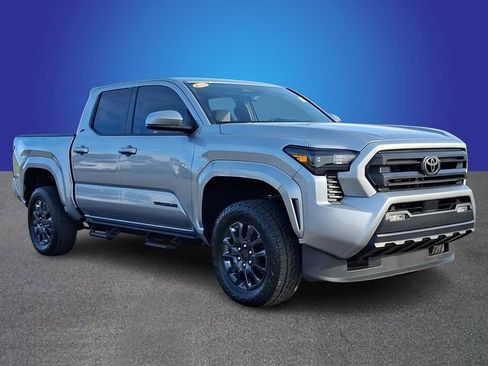 Used 2025 Toyota Tacoma SR5 image 3