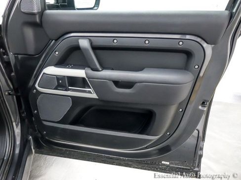 Used 2021 Land Rover Defender 110 SE image 29
