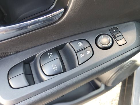 Certified 2024 Nissan Kicks SV image 27