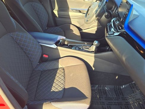 Used 2021 Toyota C-HR XLE image 8