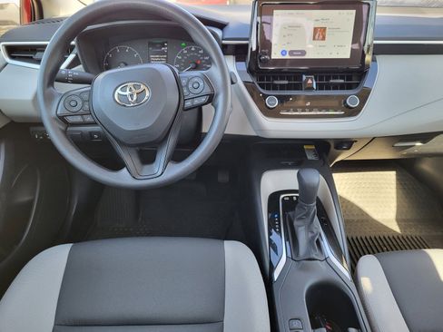 Used 2025 Toyota Corolla LE image 18