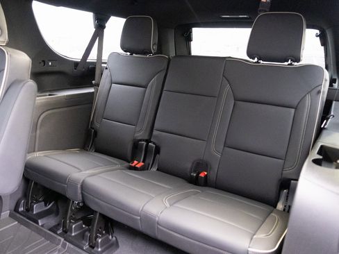 New 2026 Chevrolet Suburban Premier image 22