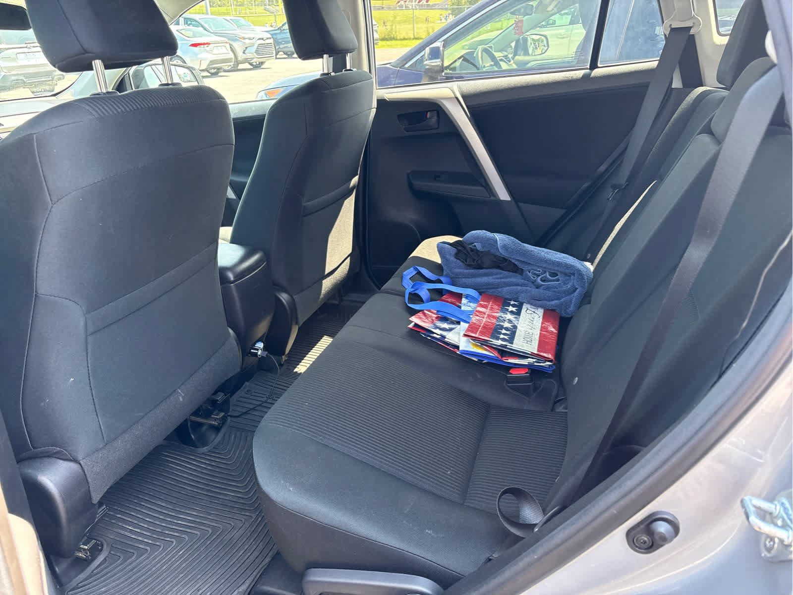 Used 2017 Toyota RAV4 LE w/ Carpet Mat Package AWD/4WD image 6
