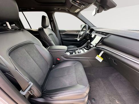 New 2026 Jeep Grand Cherokee Altitude AWD/4WD image 23