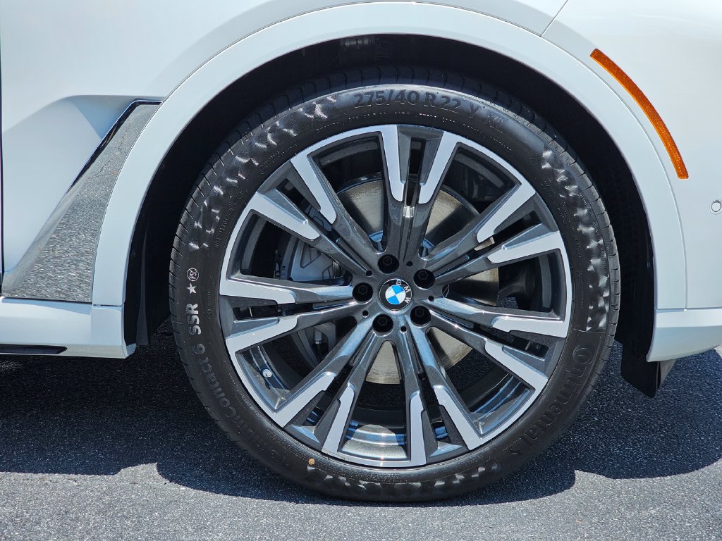 Used 2027 BMW X7 xDrive40i AWD/4WD image 13