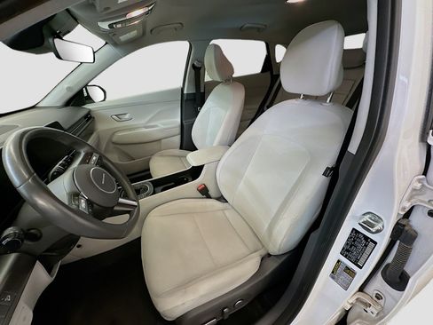 Used 2025 Hyundai Kona SEL image 13