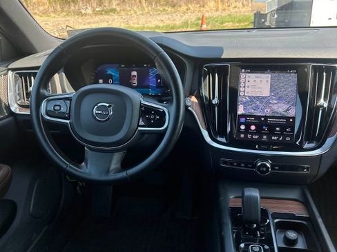 Used 2024 Volvo V60 B5 Cross Country Plus image 5