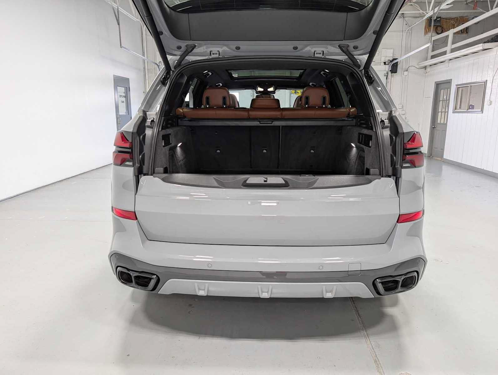 Used 2024 BMW X5 M60i AWD/4WD image 40