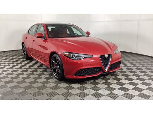 Used 2019 Alfa Romeo Giulia Ti Sport w/ Quick Order Package 22S Sport image 1