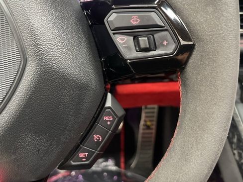 Used 2020 Lamborghini Huracan EVO image 18