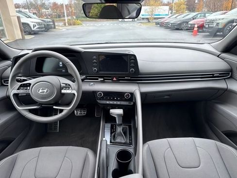 Certified 2025 Hyundai Elantra Sport image 12