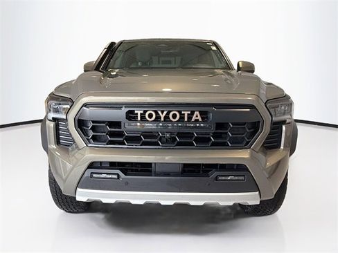 Used 2024 Toyota Tacoma Limited image 2