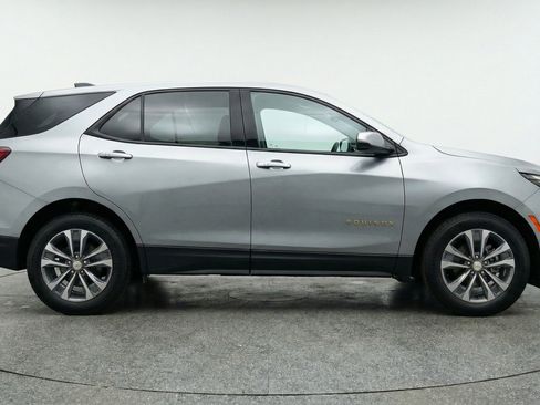 Used 2025 Chevrolet Equinox LT FWD image 11