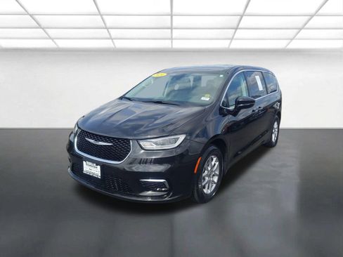 Certified 2024 Chrysler Pacifica Touring-L FWD image 9