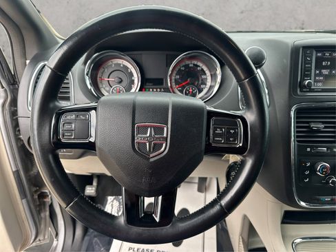 Used 2019 Dodge Grand Caravan SXT FWD image 27