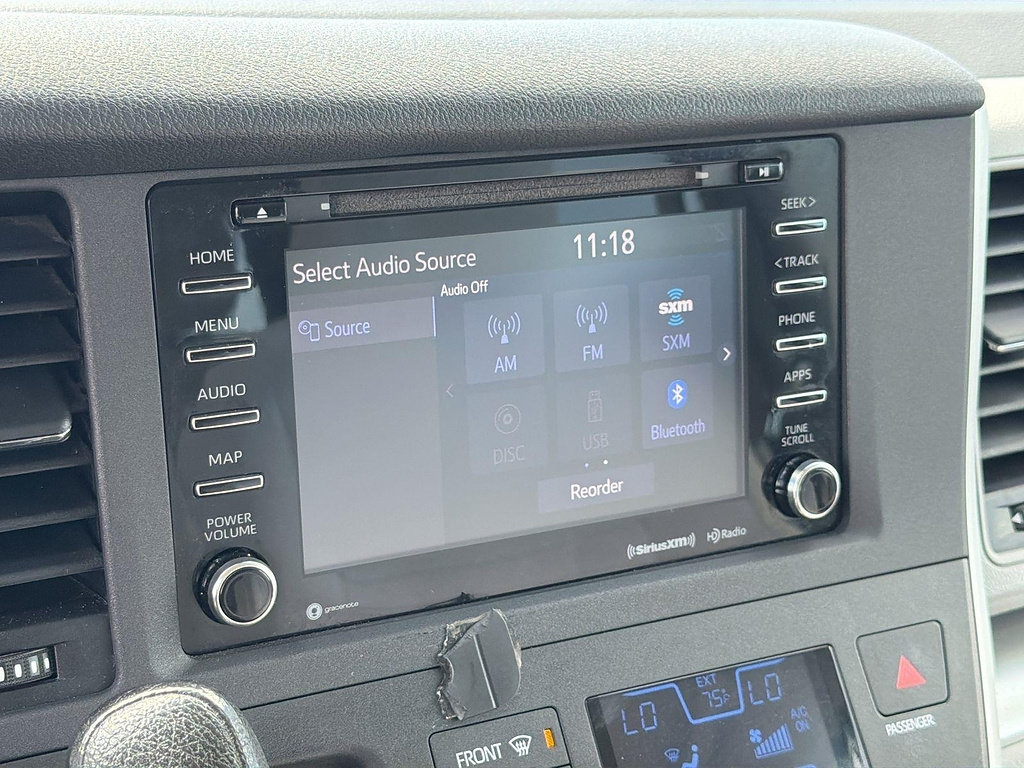 Used 2020 Toyota Sienna LE w/ Carpet Mat Package FWD image 14