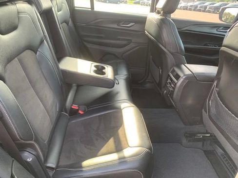 Used 2023 Jeep Grand Cherokee Altitude AWD/4WD image 31