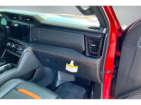 Used 2025 GMC Sierra 2500 AT4 w/ AT4 Premium Plus Package AWD/4WD image 23