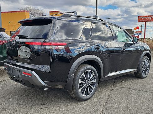 New 2026 Nissan Pathfinder Platinum AWD/4WD image 4